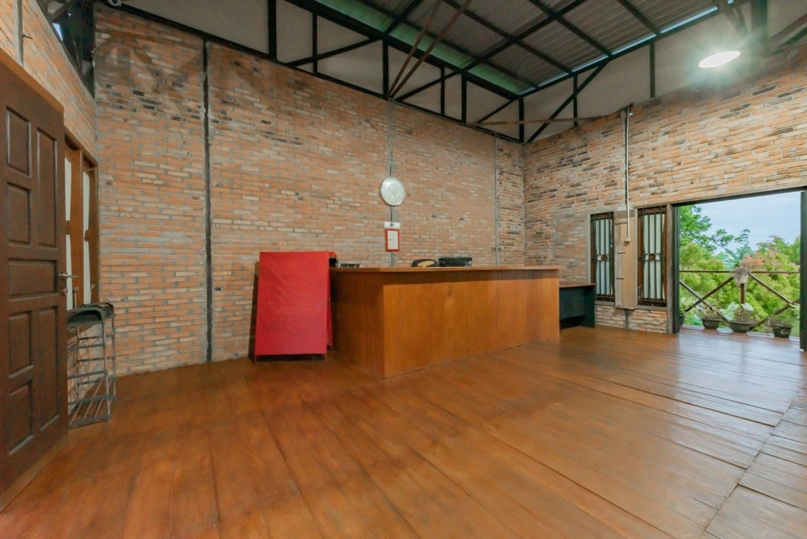 RedDoorz near GOR Parenggean