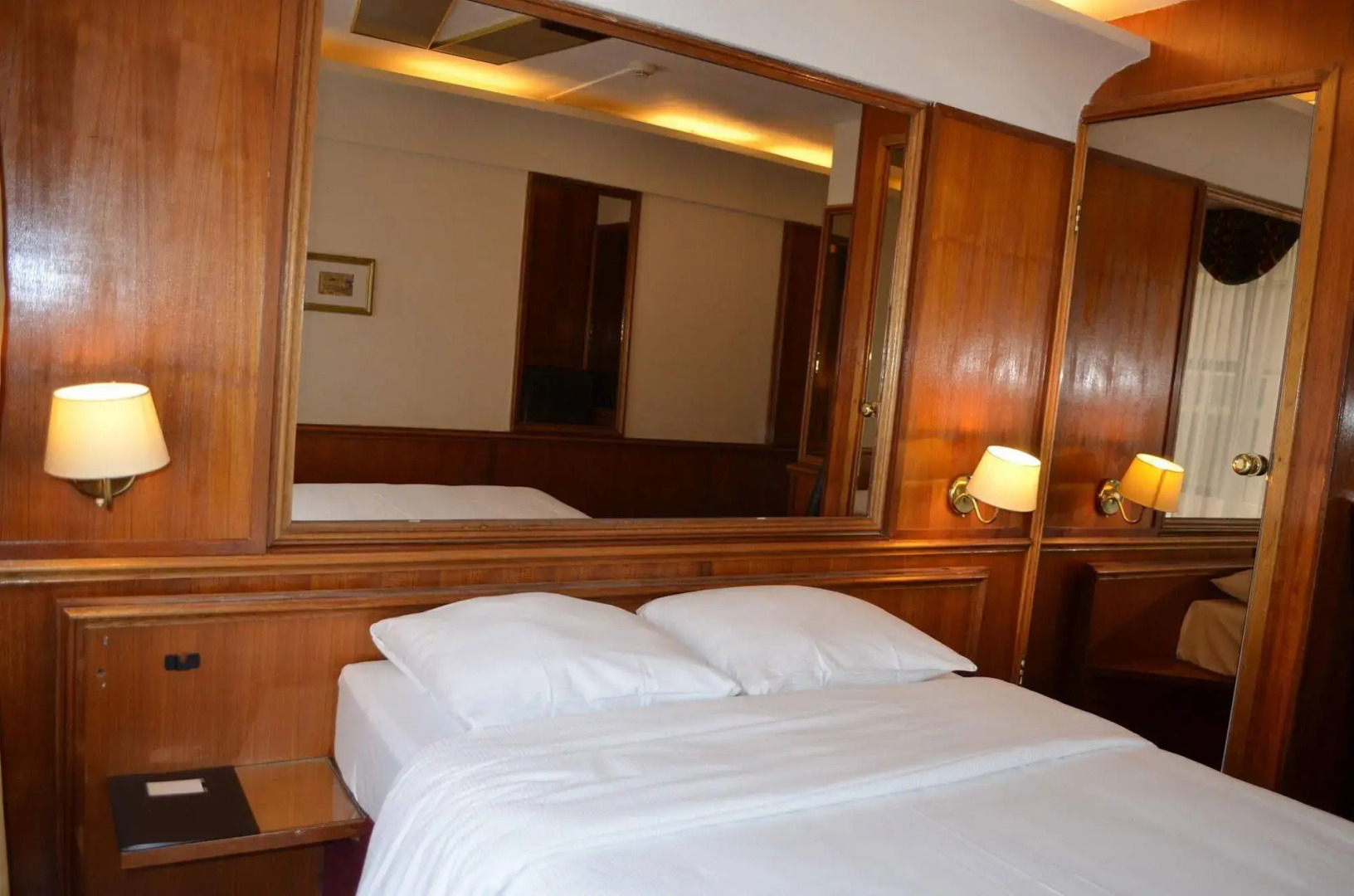 Rembrandtplein Hotel