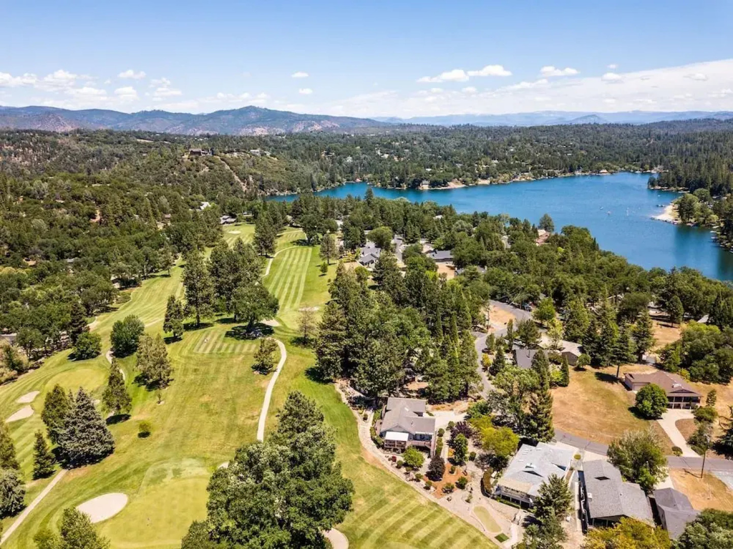 Creme De La Creme 2 - Pet Friendly and Amazing Golf-Course Views by Yosemite Region Resorts