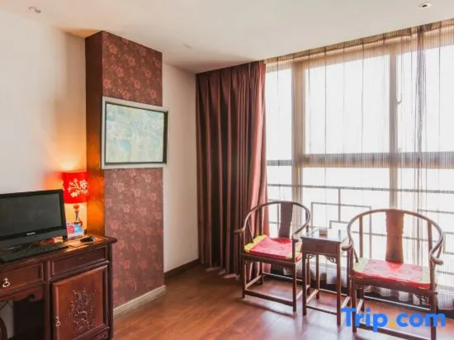 Huabao Holiday Hotel