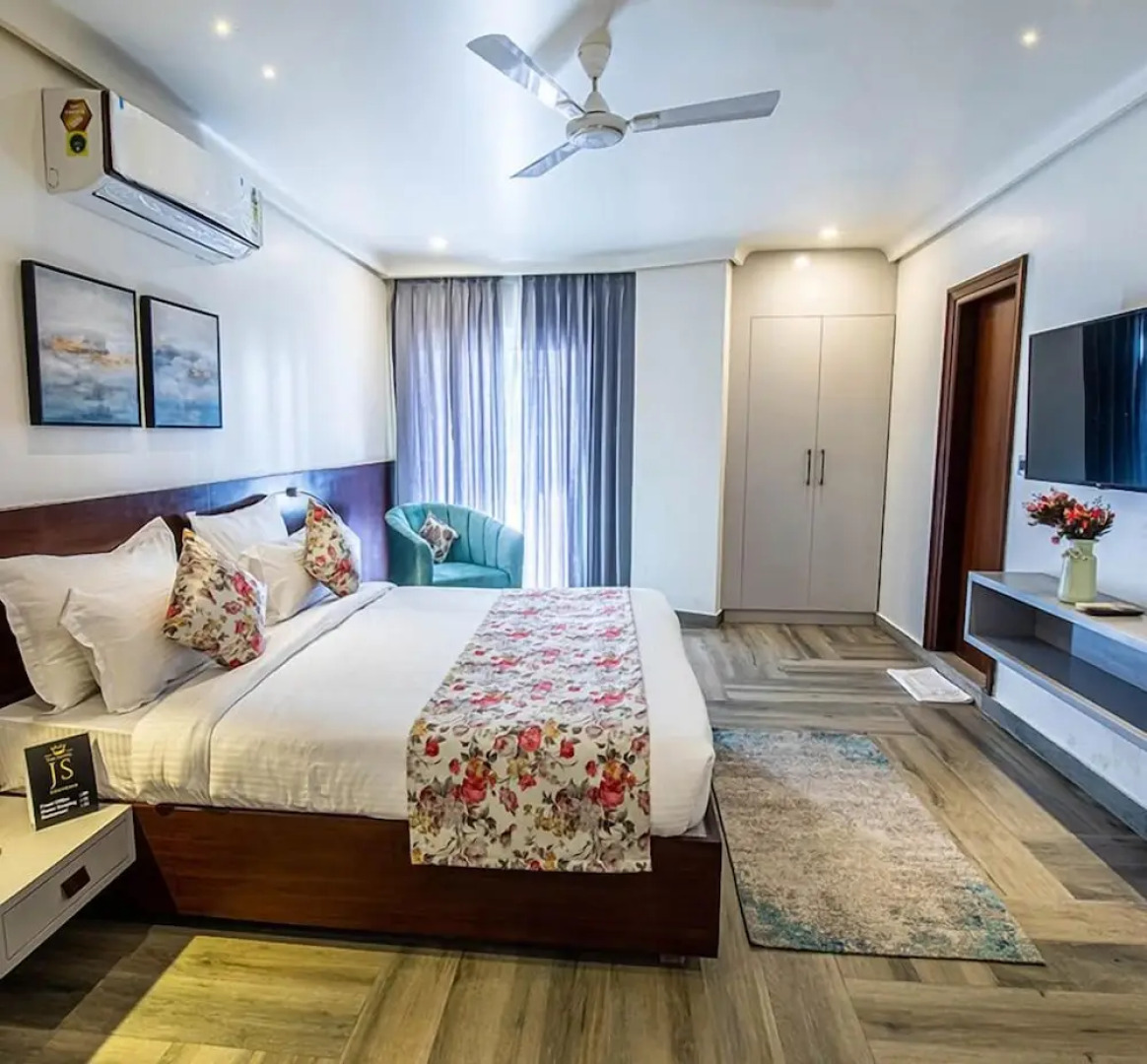 The Hotel Js Souvenir