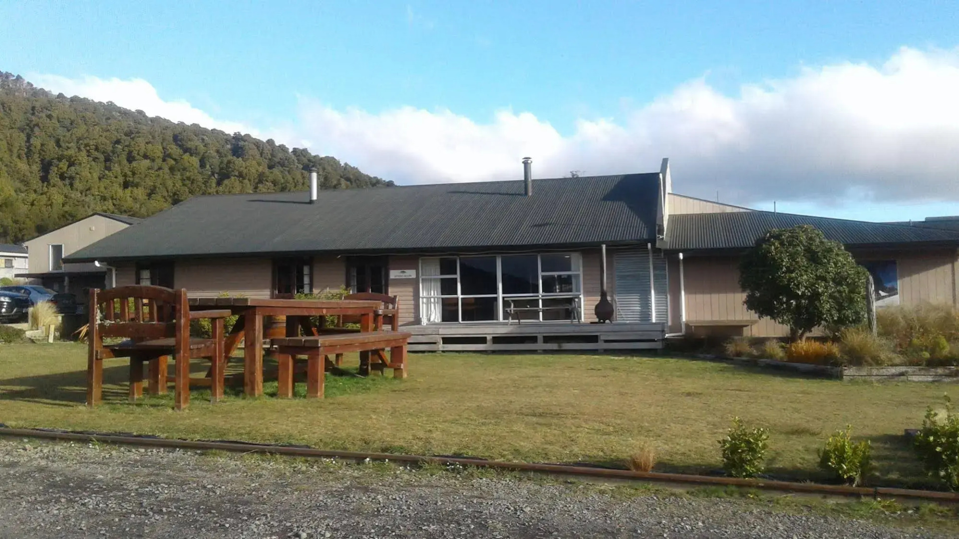 The Crossing Backpackers