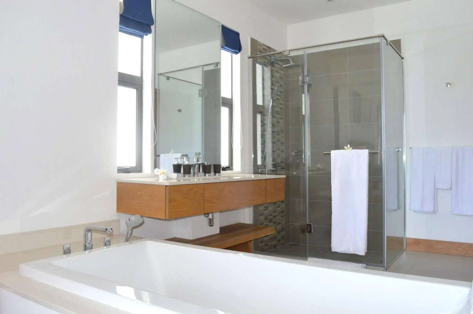 Rose Des Sables Beachfront Apartments