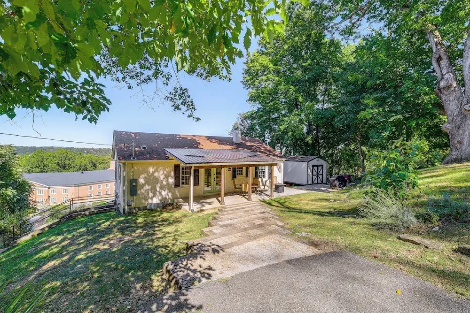 Walk to Radford University: Home w/ Fire Pit!