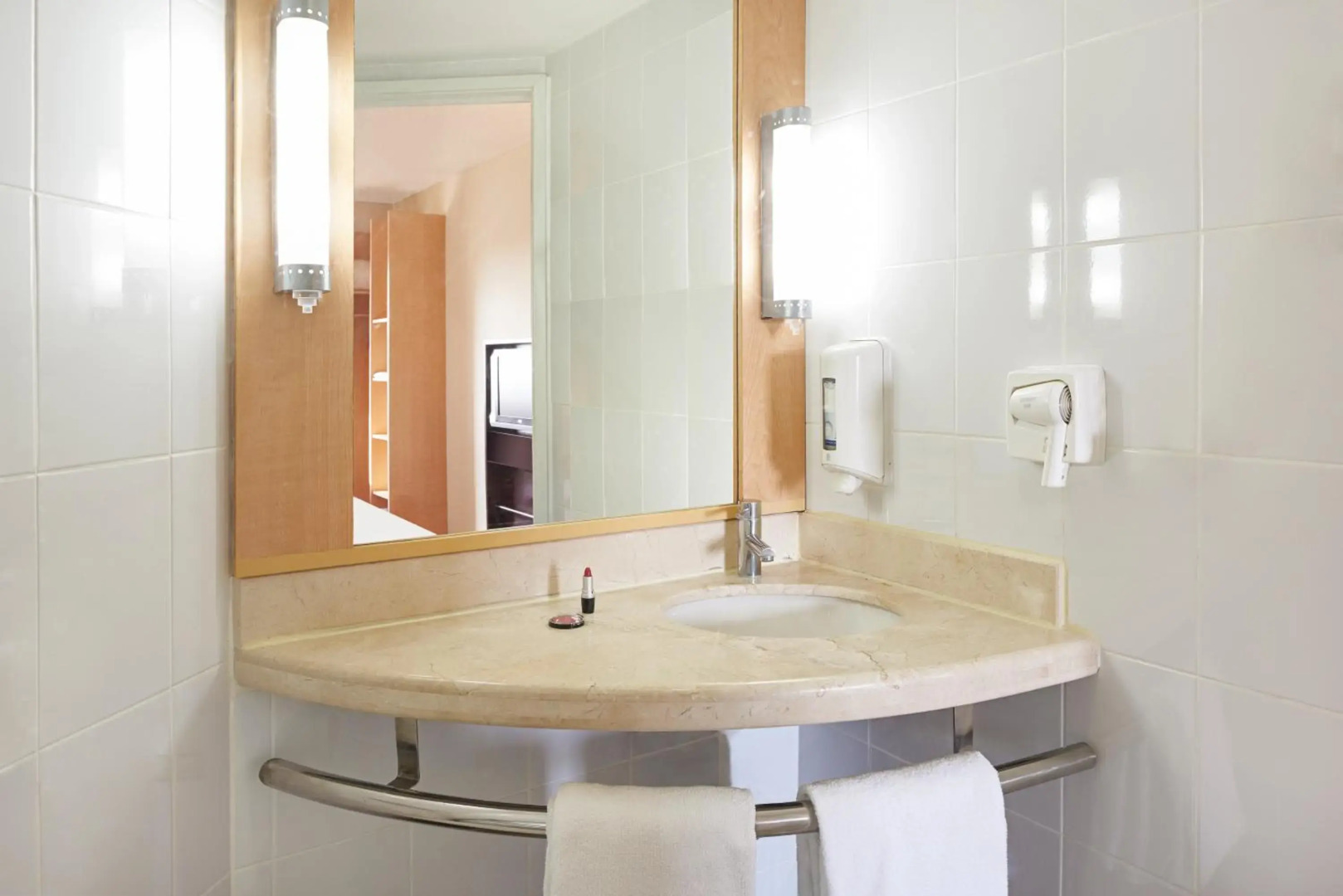 ibis Juarez Consulado