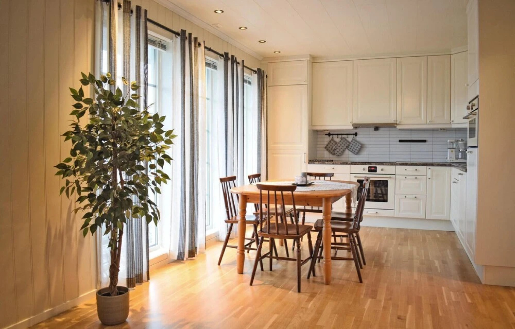 Beautiful Home in Bjoa With 4 Bedrooms and Wifi