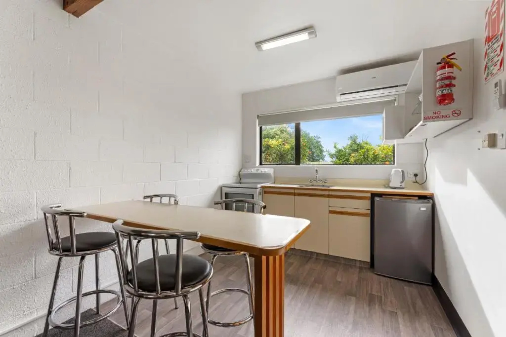 Coachmans Lodge Motel