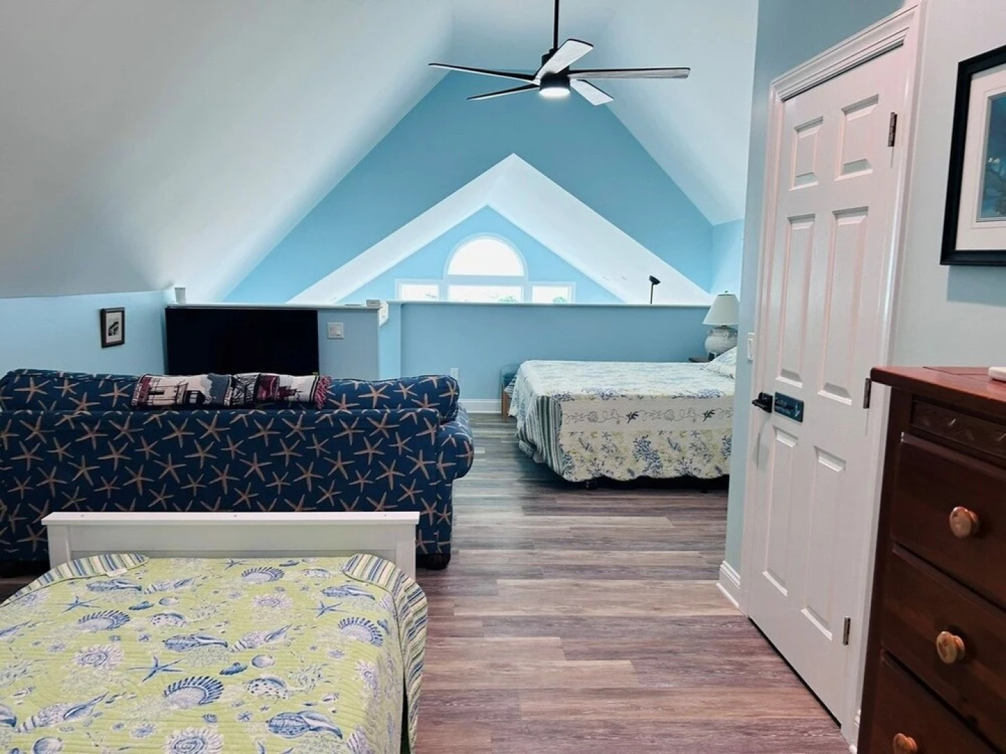 Serenity's Star 4 Bedroom Home by RedAwning