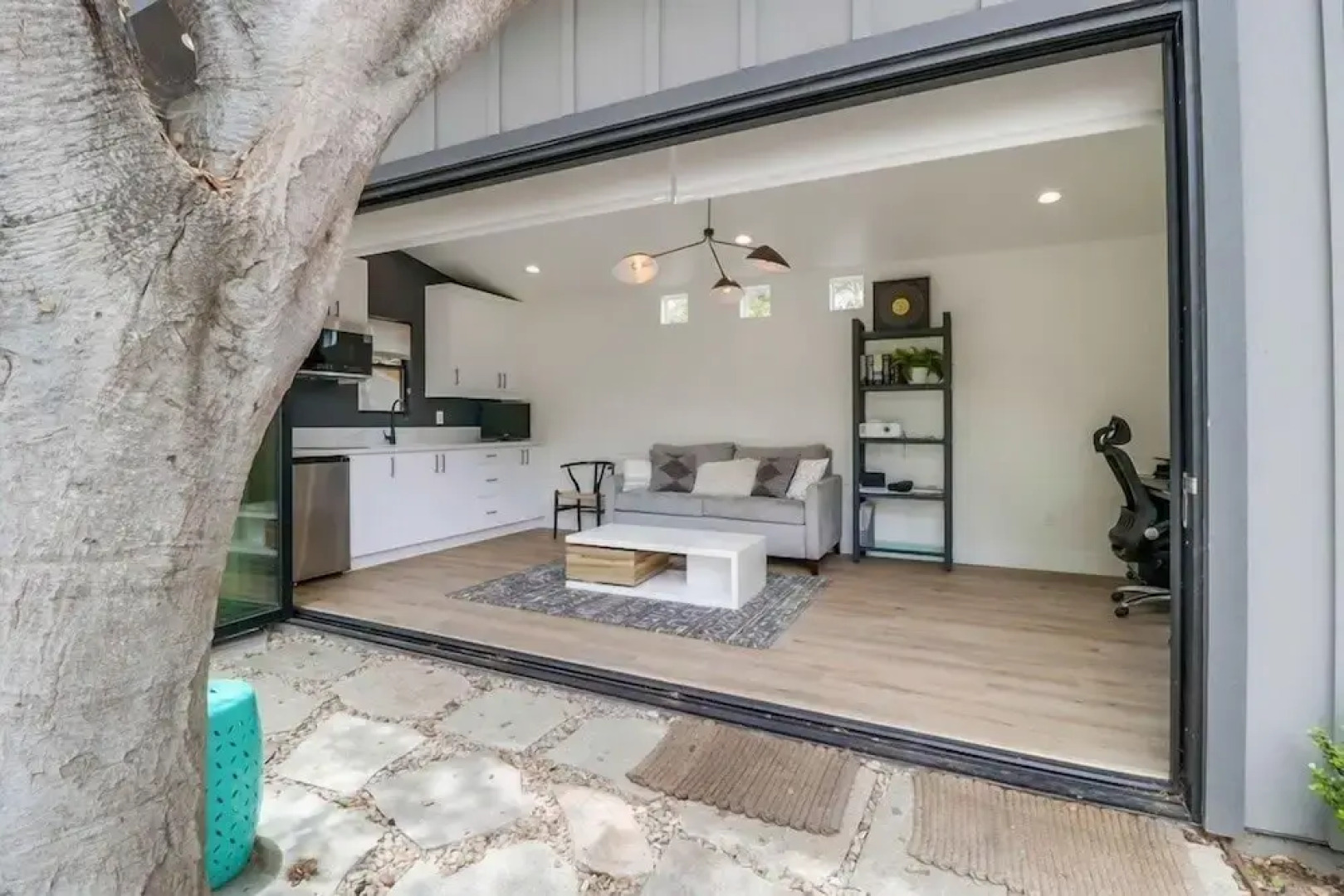 1155 Hymettus Ave 4 Bedroom Home by Redawning