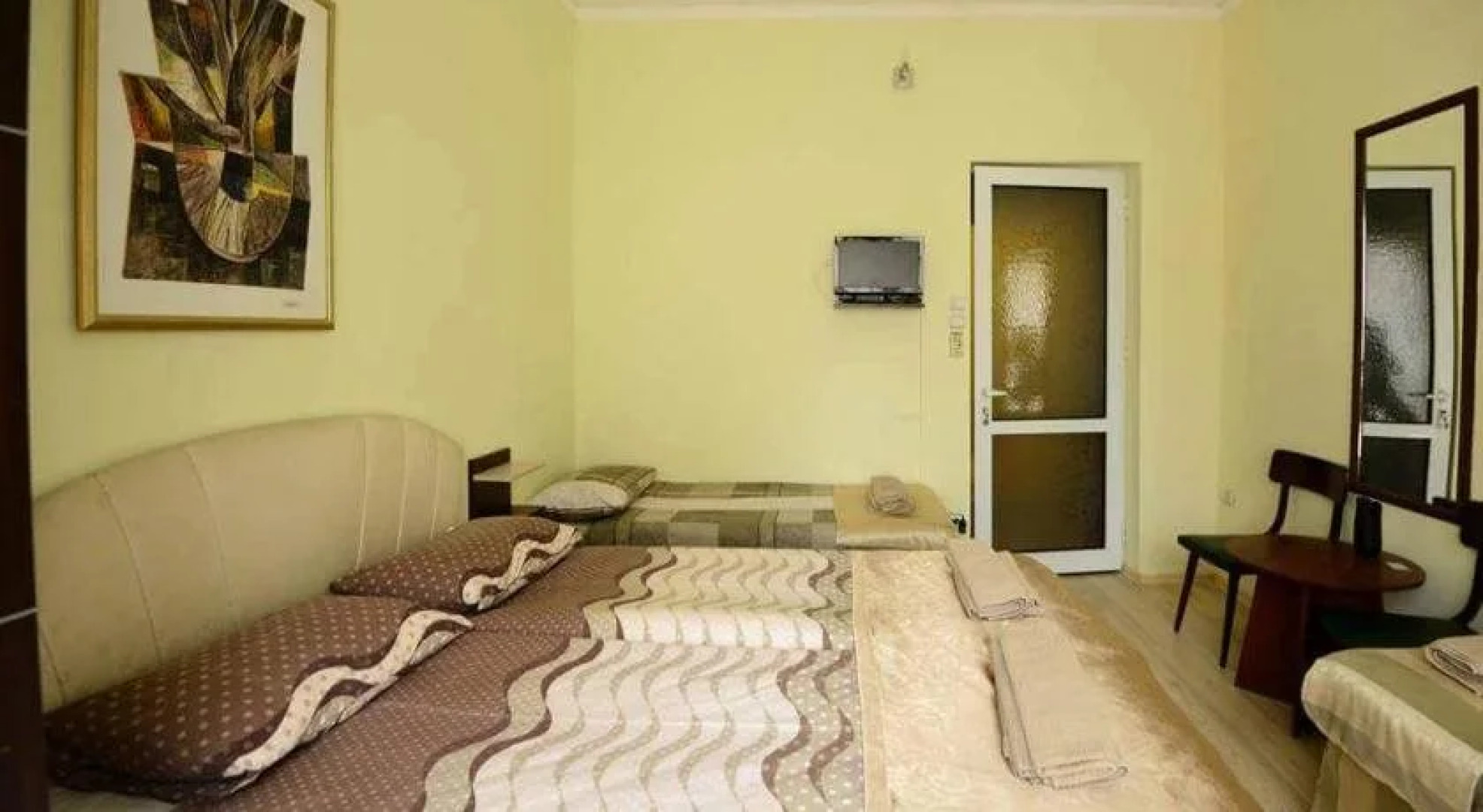 Residence Art Guest Room