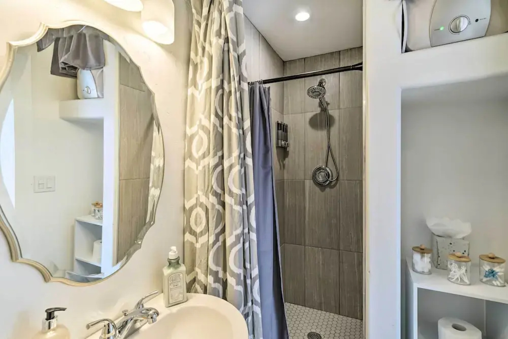 Lake Havasu Getaway w/ Private Pool & Hot Tub