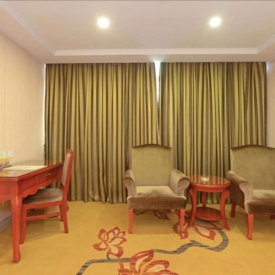 Vienna Hotel Guigang Central Square