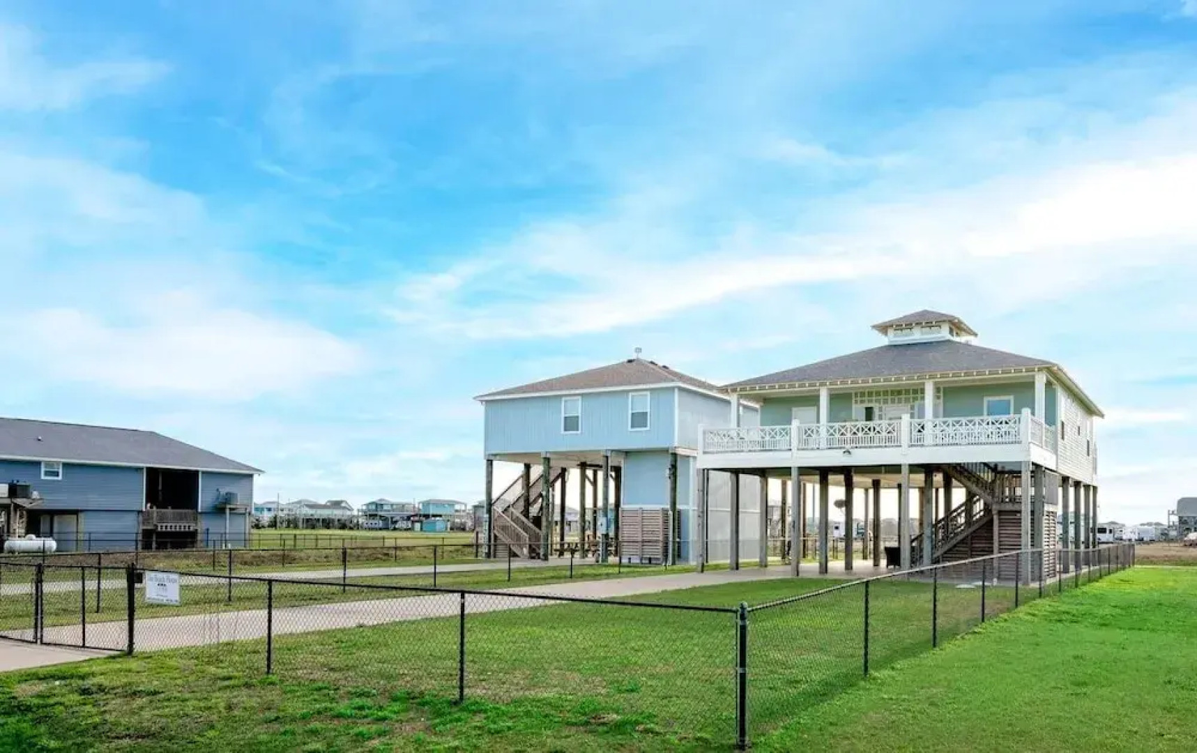 The Beach House 3 Bedroom Home by RedAwning