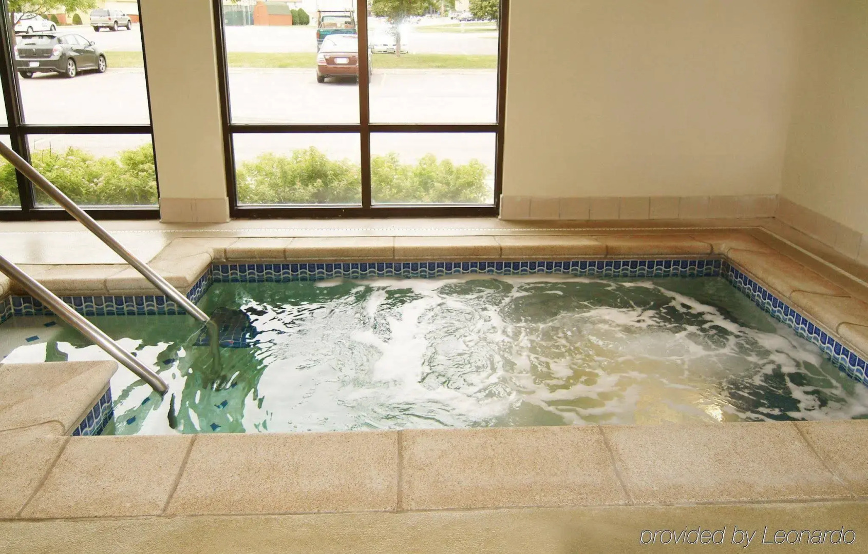 Holiday Inn Express & Suites - Interstate 380 at 33rd Avenue by IHG