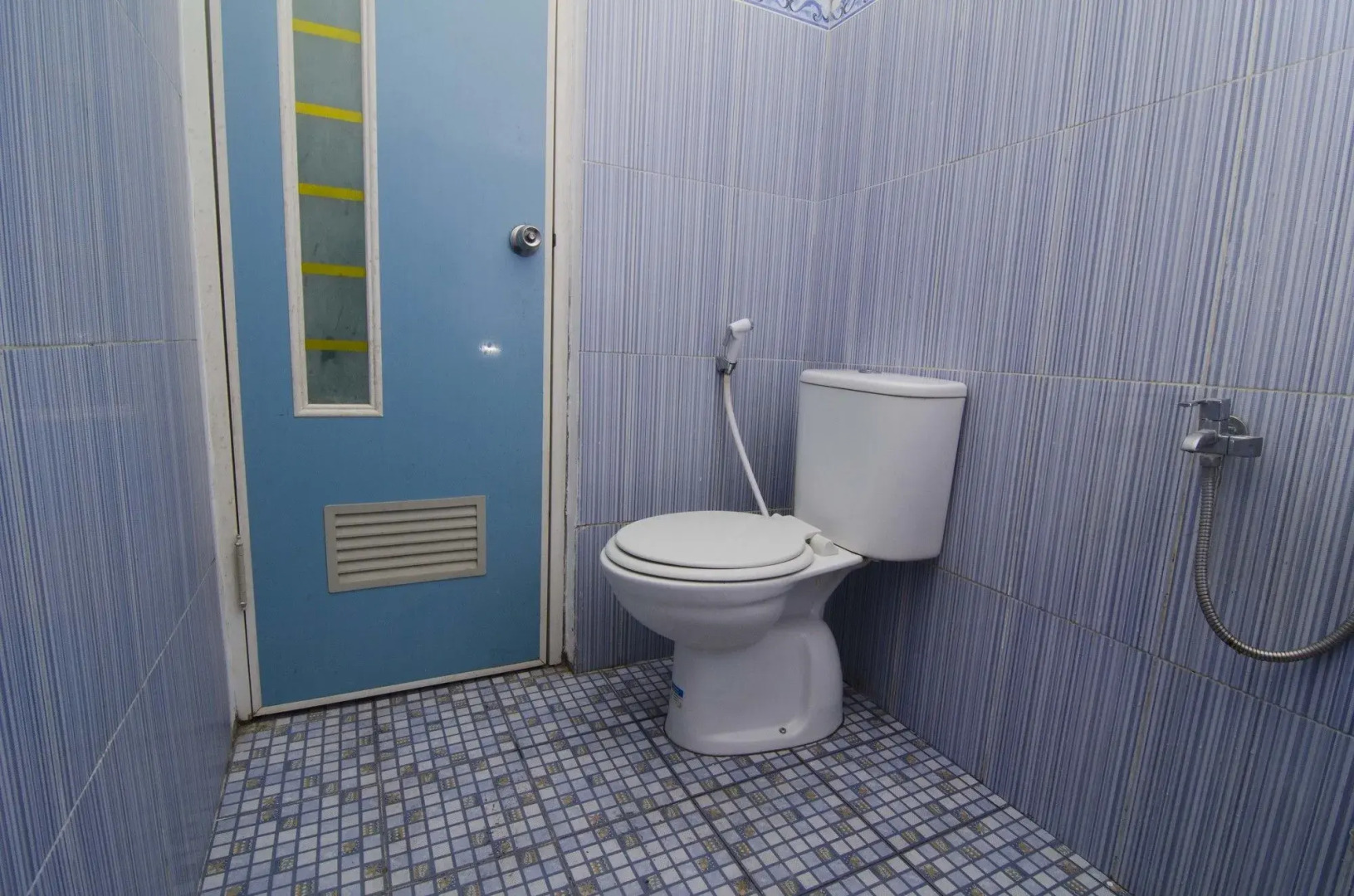 RedDoorz Near Ciputra World 2