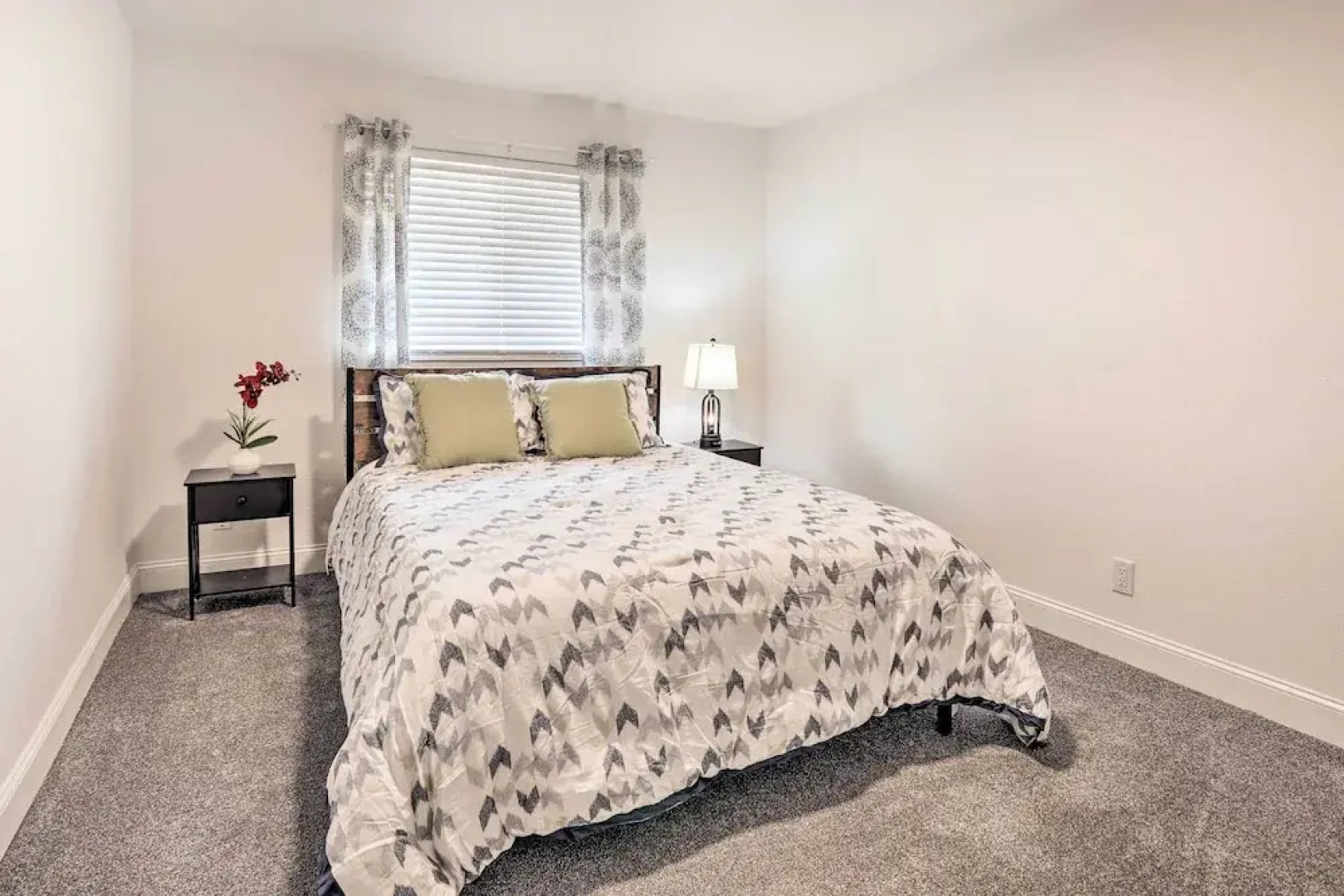 4 Mi to Dtwn Reno: Sleek Family Retreat!