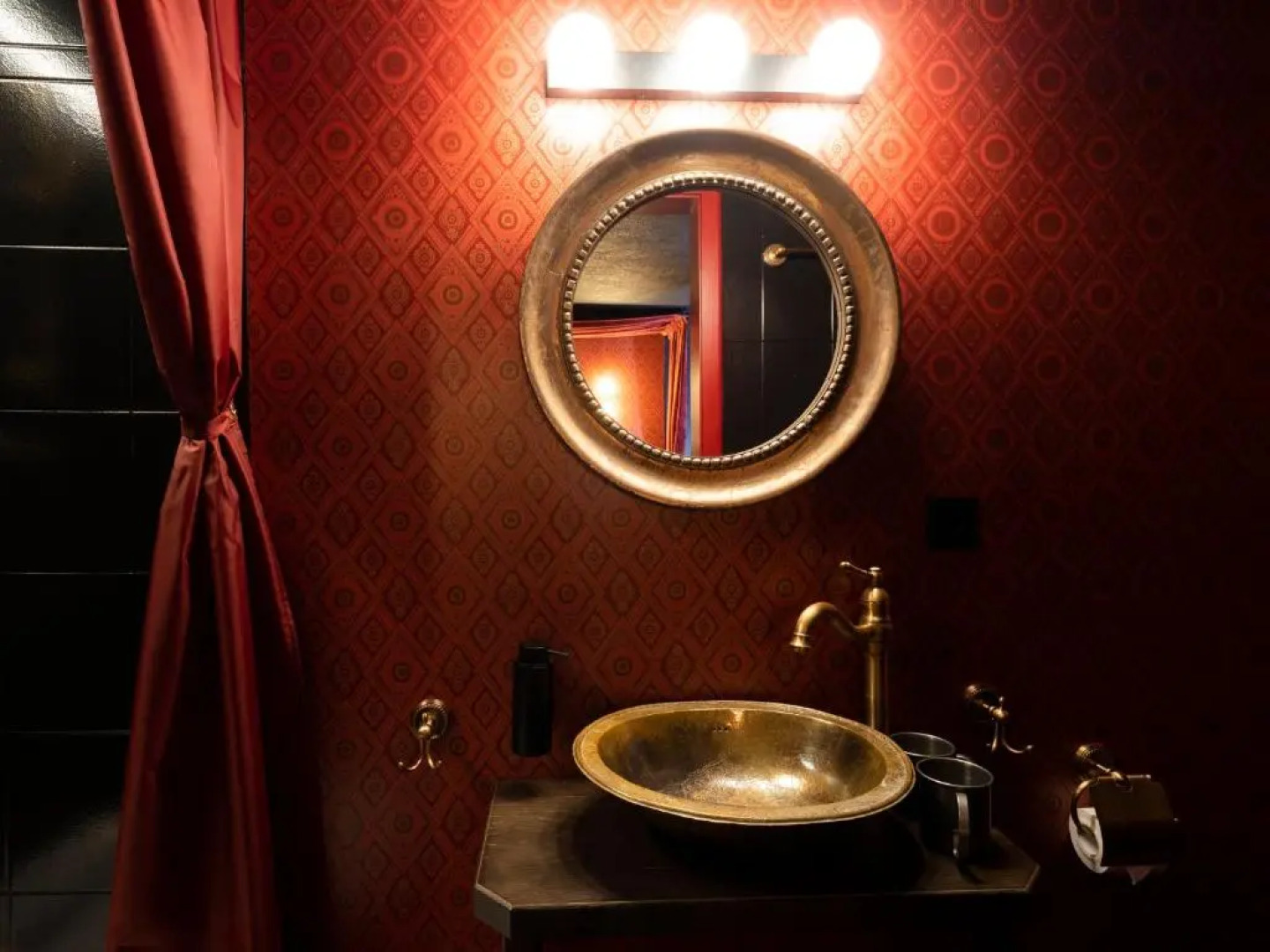 Peanut Medieval Lodge