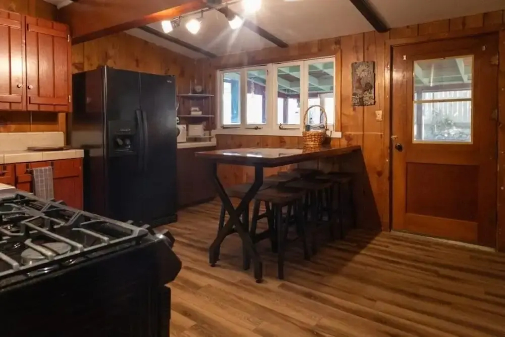 Nature's Bounty Cabin: Explore, Relax, Reconnect 3 Bedroom Home by RedAwning