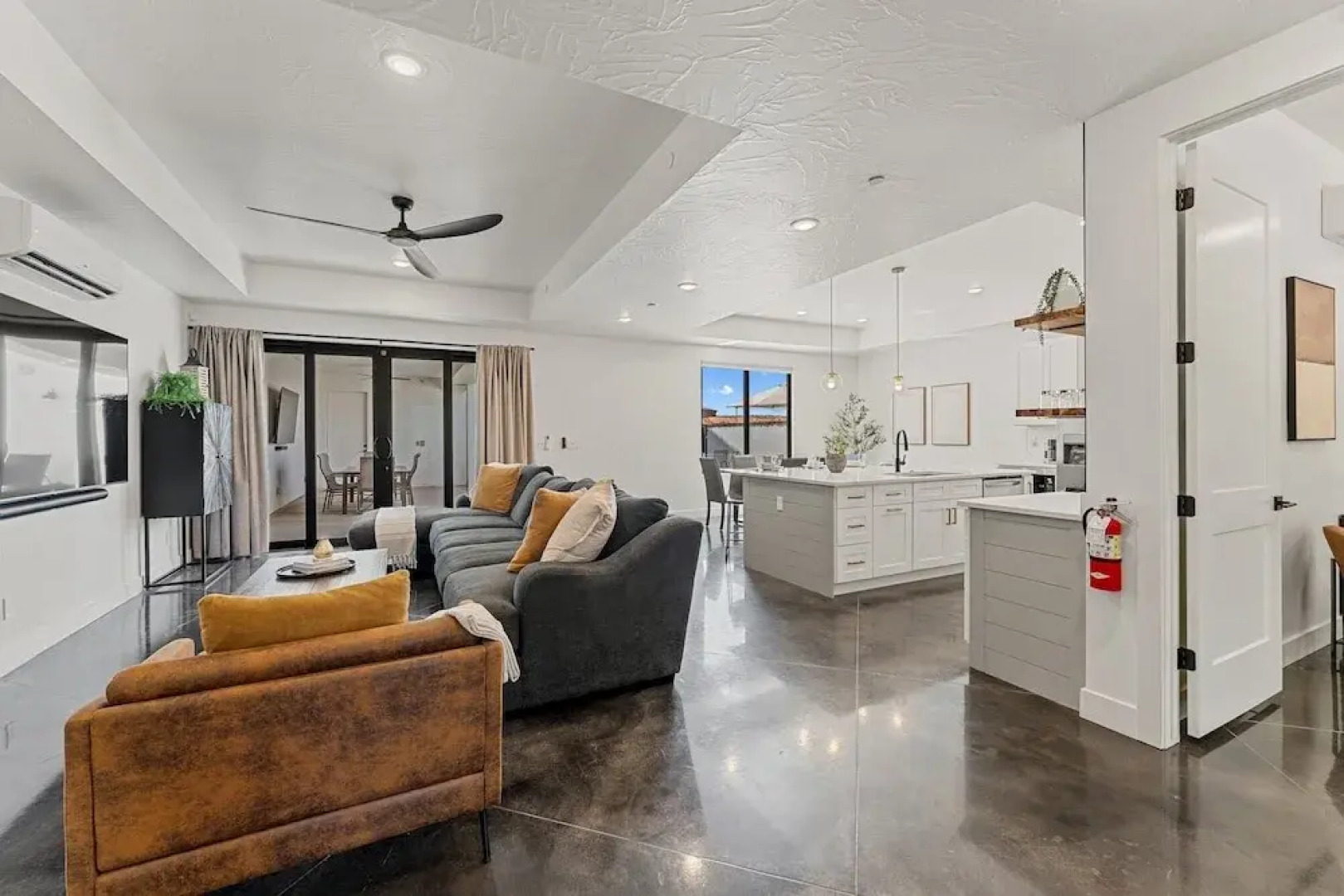 Desert Jewel With Private Gym And Pool 4 Bedroom Townhouse