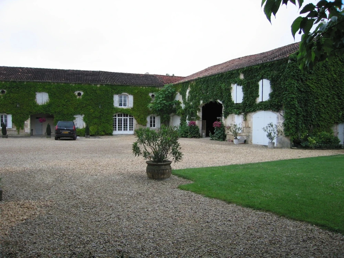 Logis de Guitres - Chambres dHotes