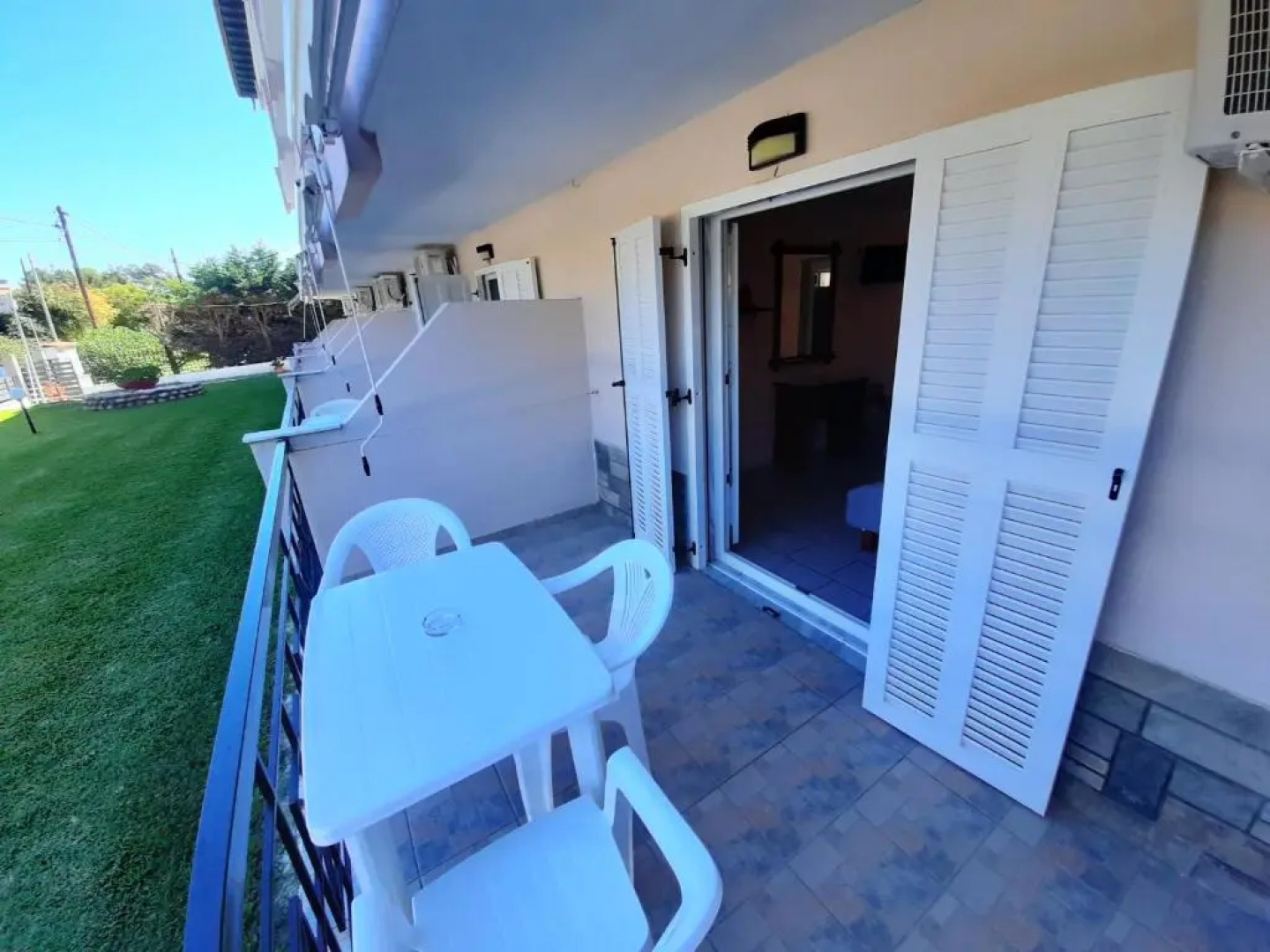 Theramvos Studios By Thomas