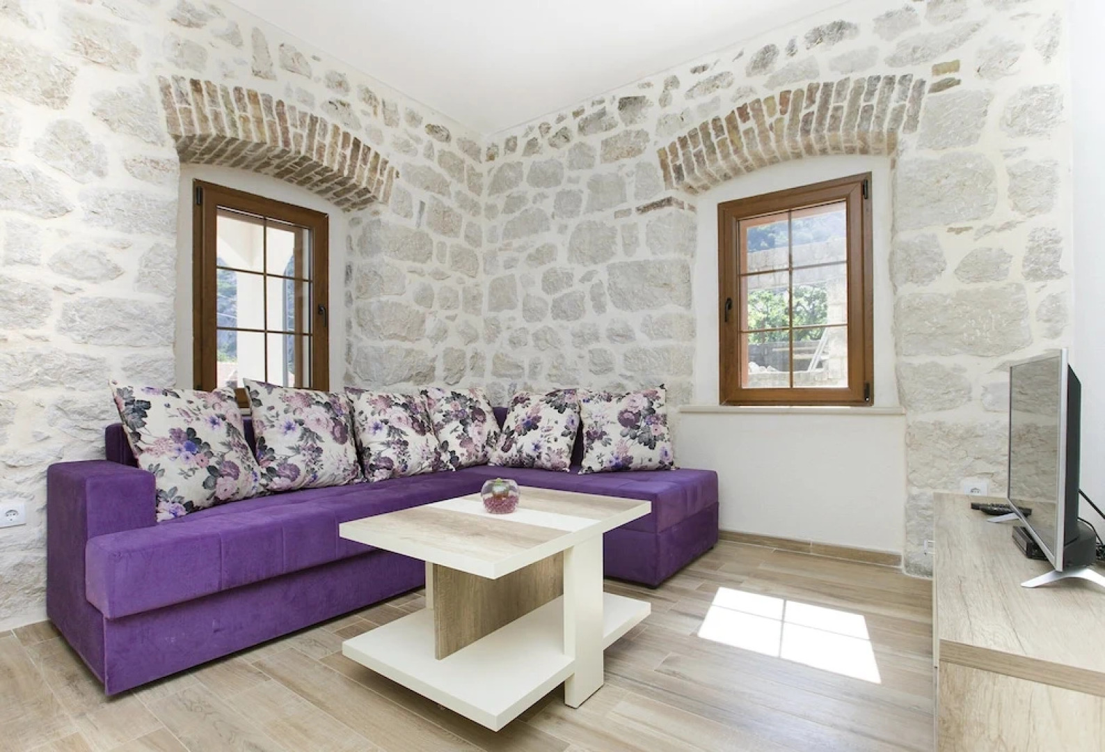 Apartments Mezini 11