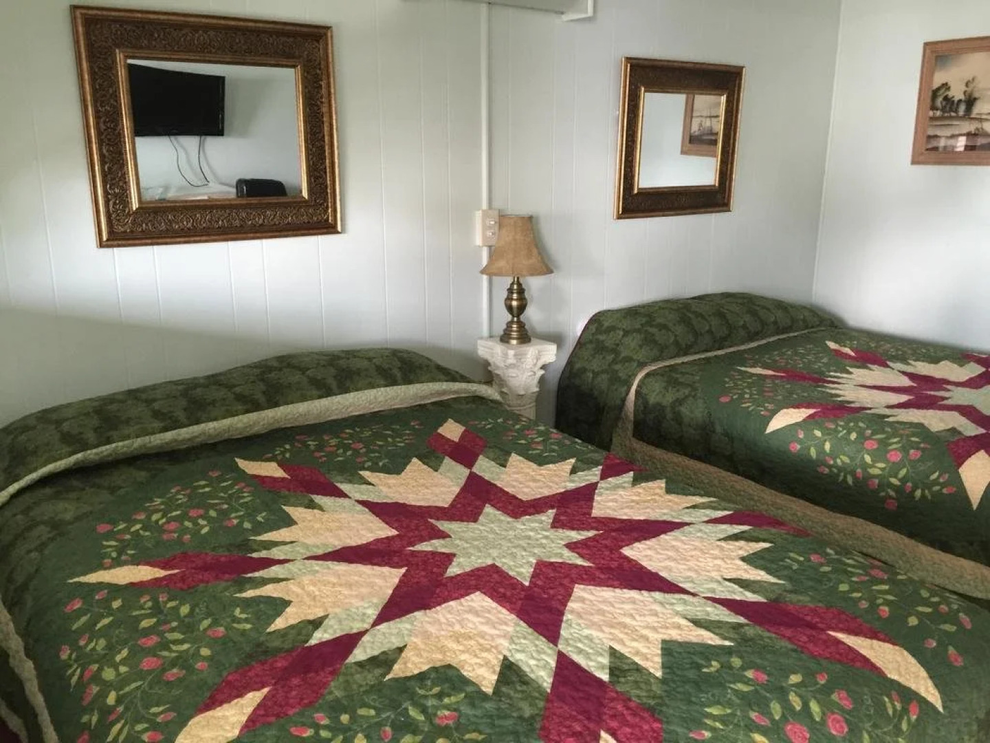 Crosswinds Motel & Cottages