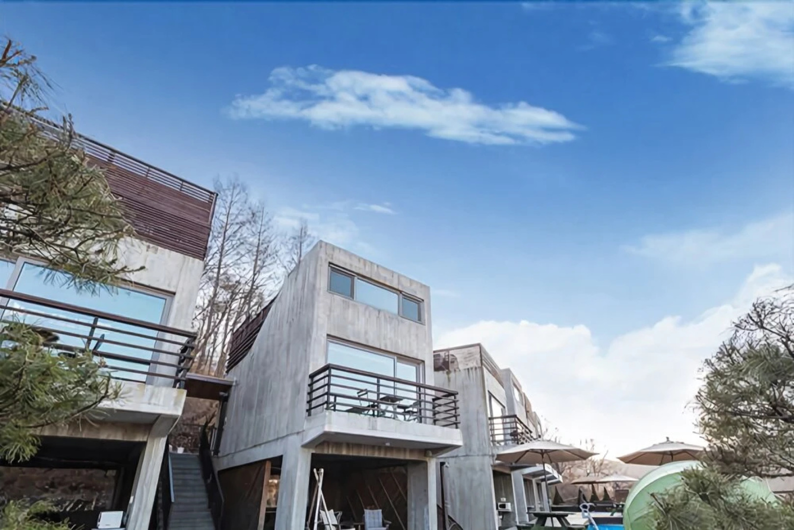 Hongcheon La Defense Pension