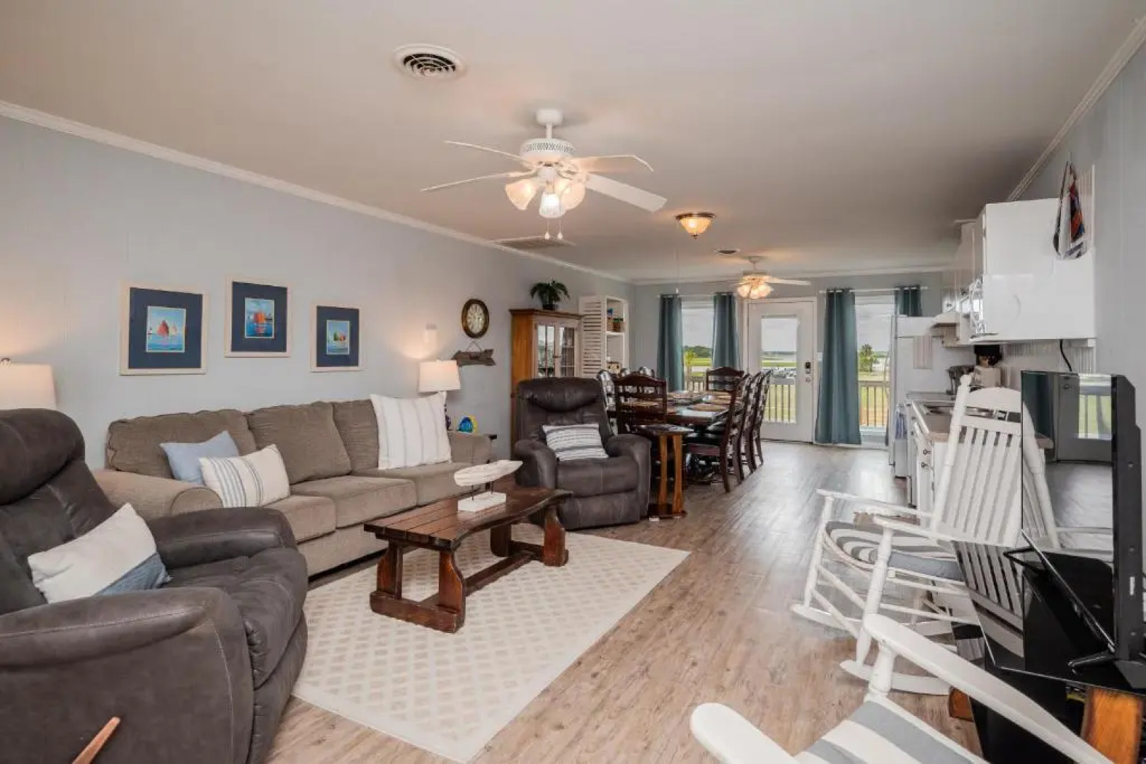 Friendship Lodge by Oak Island Accommodations