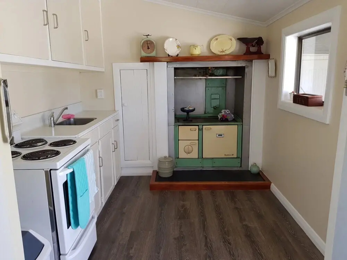 Kumara Historic Cottages - Hostel