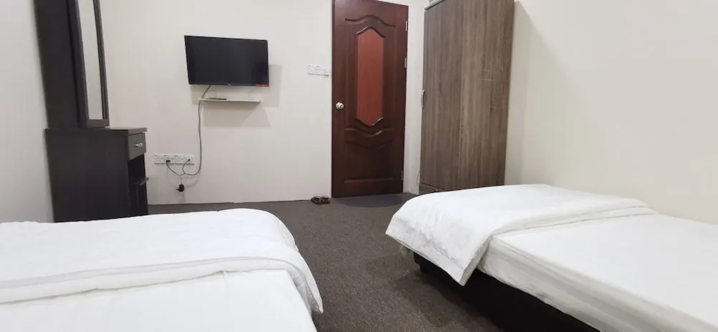 90372 Greybirds Hostel