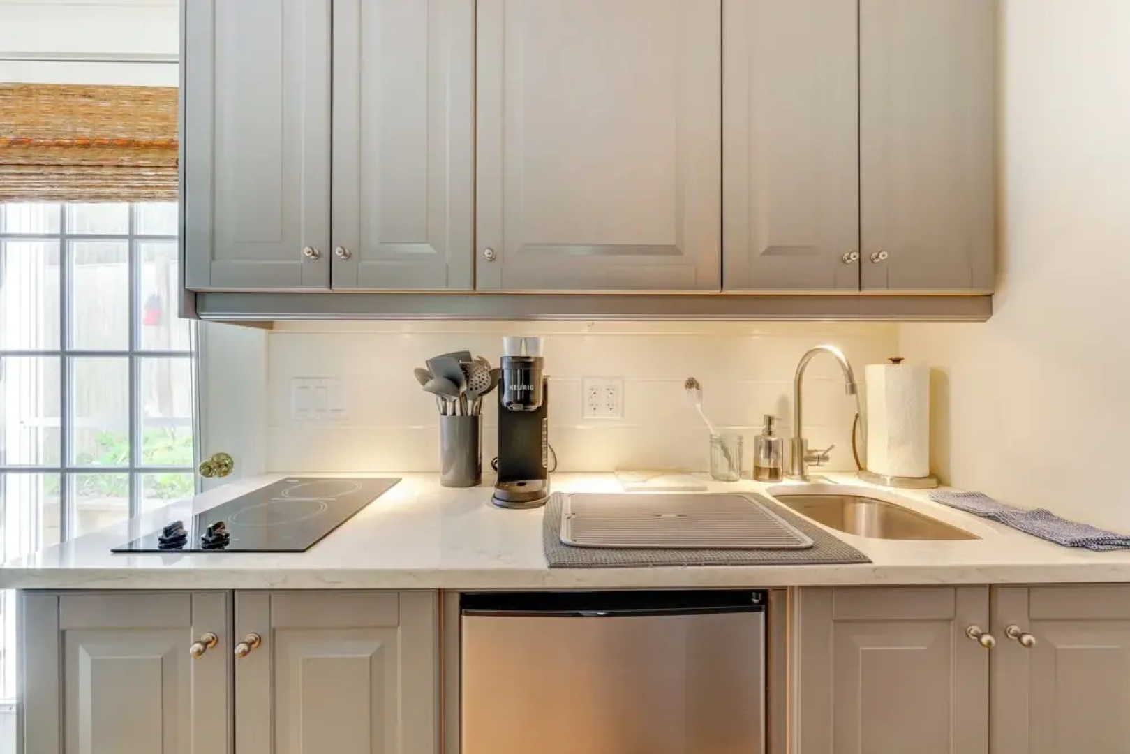Steps to Beach: Stylish & Lofted Provincetown Gem