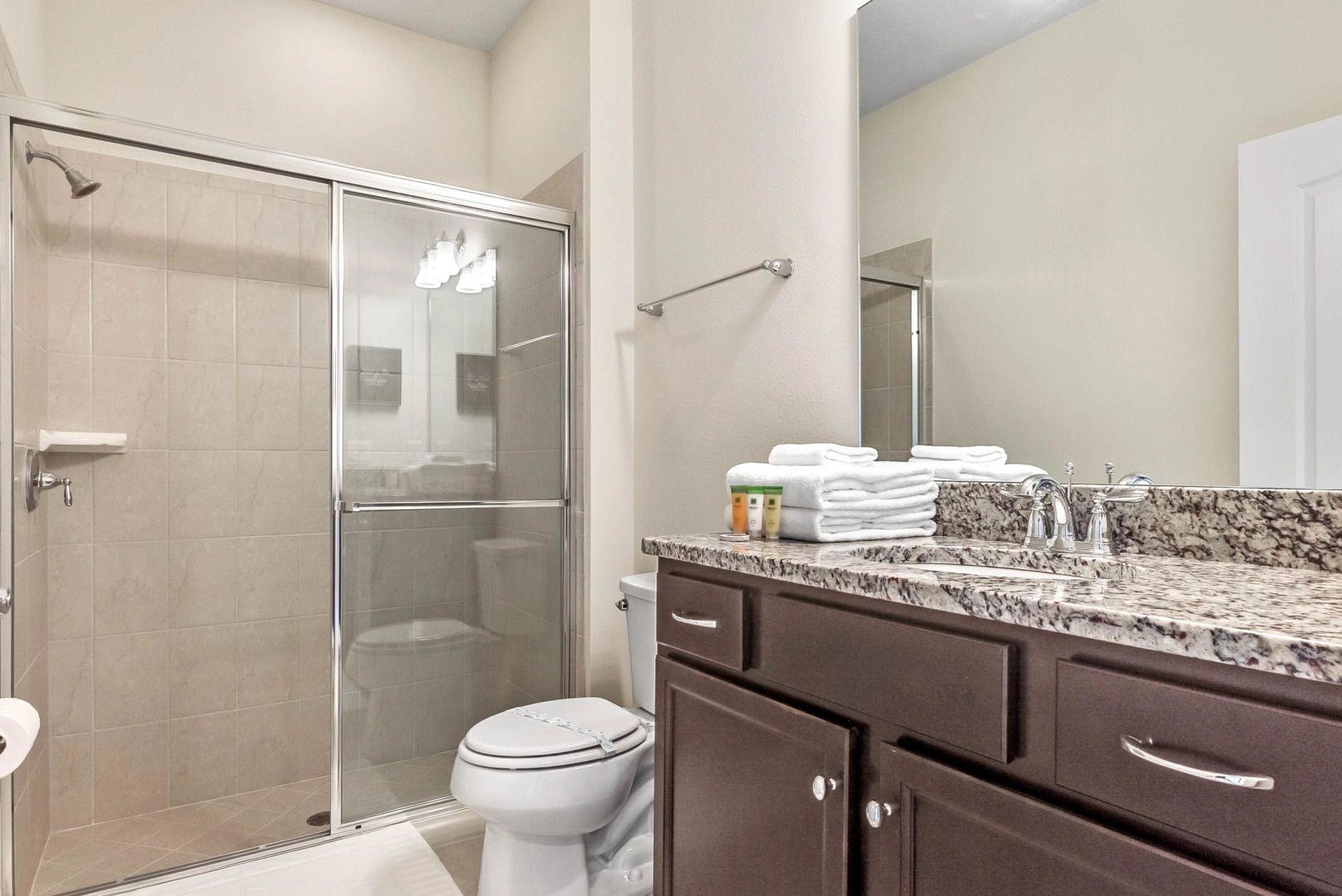 5 Bedrooms / 4.5 Bathrooms / Windsor at Westside (8917 SA), Kissimmee, US