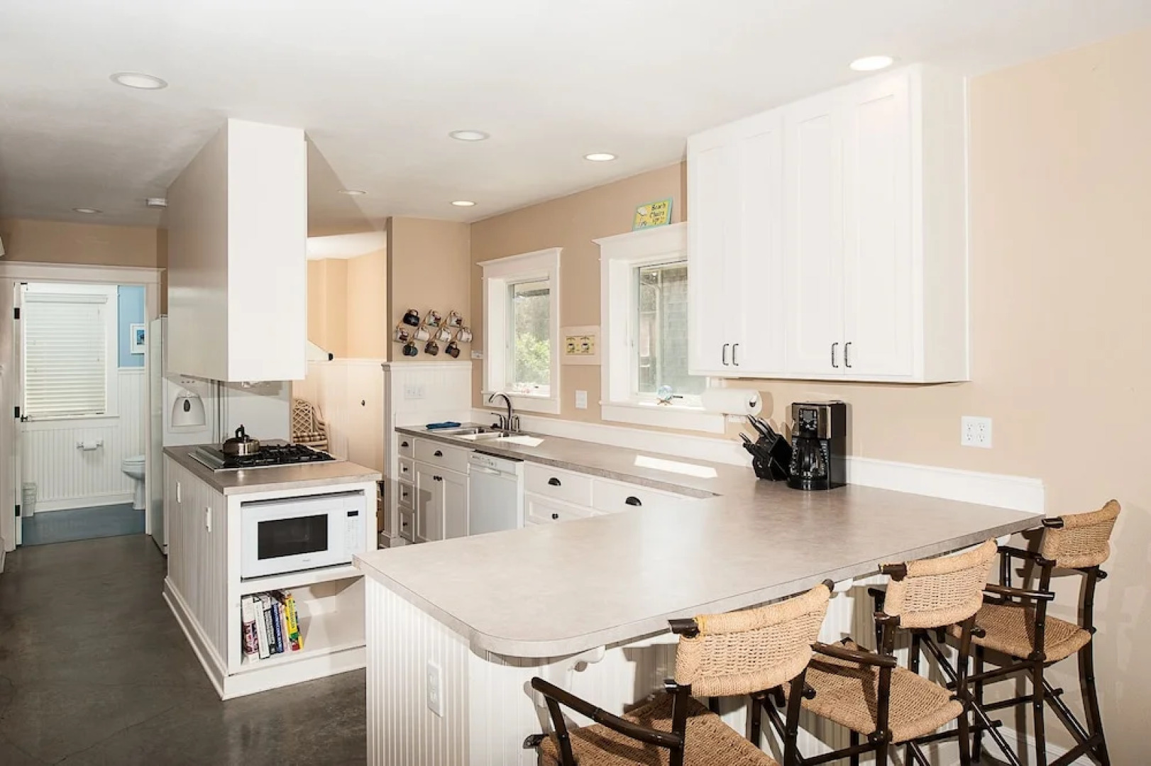 The Tides Inn in Lincoln City 4 Br home by RedAwning