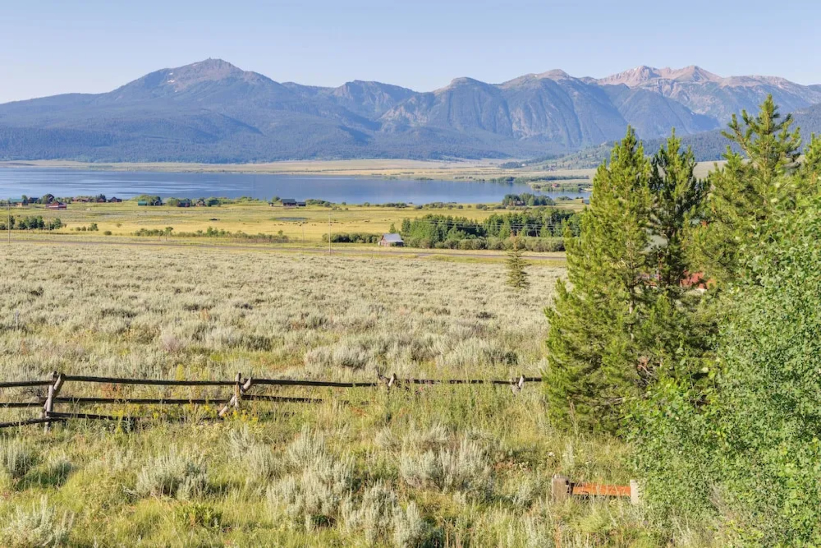 Cozy Island Park Cabin, 20 Mi to Yellowstone!