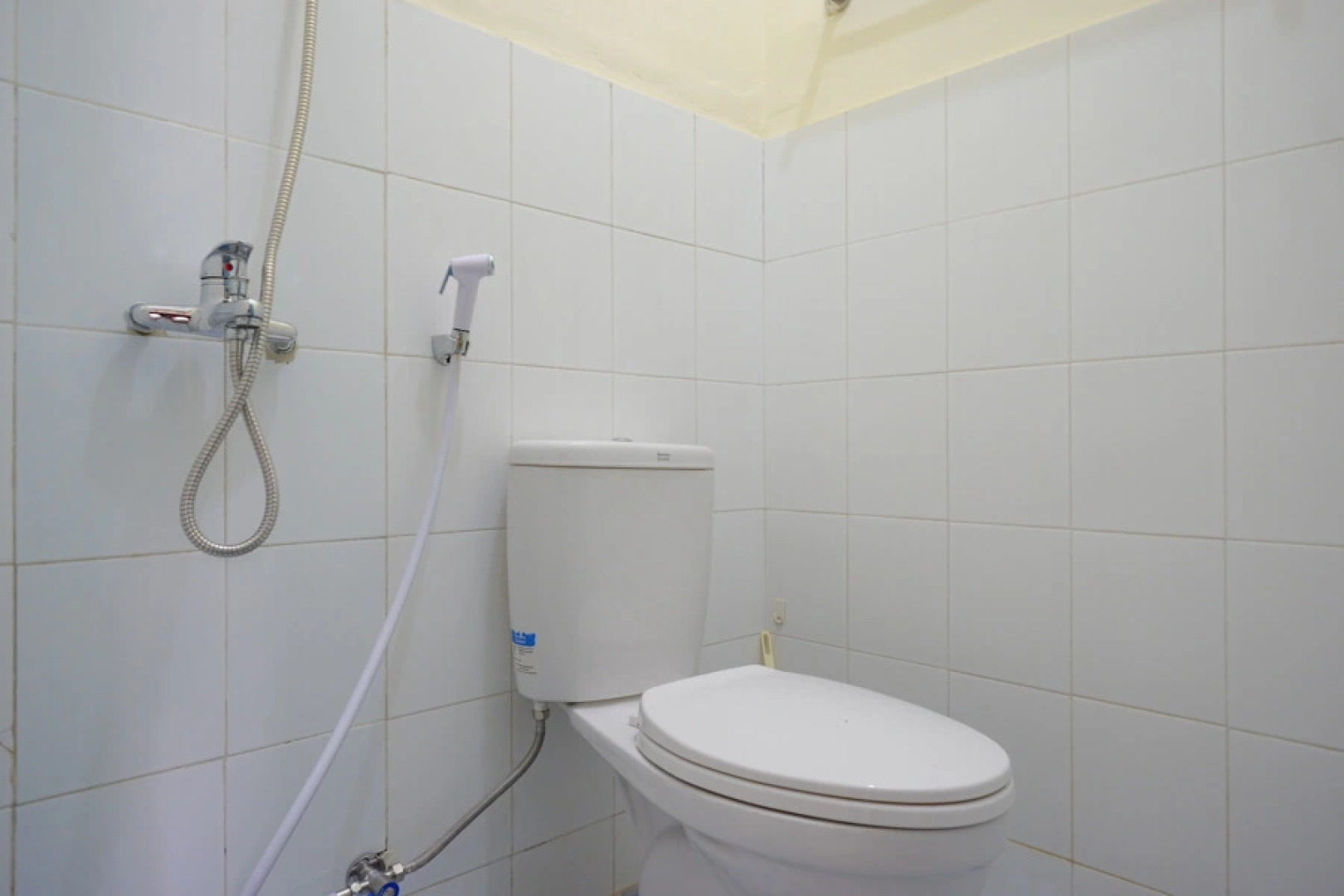 RedDoorz near GOR Satria 3