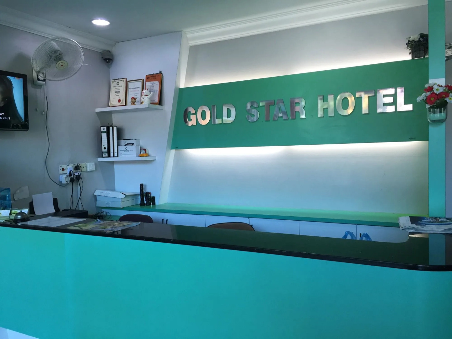 OYO 850 Gold Star Hotel
