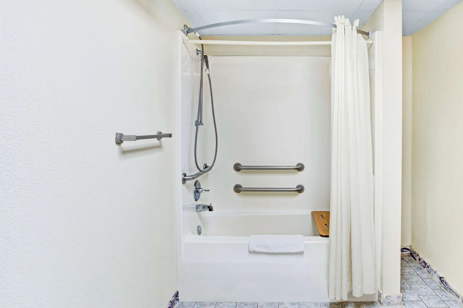 Super 8 by Wyndham Clarksville East