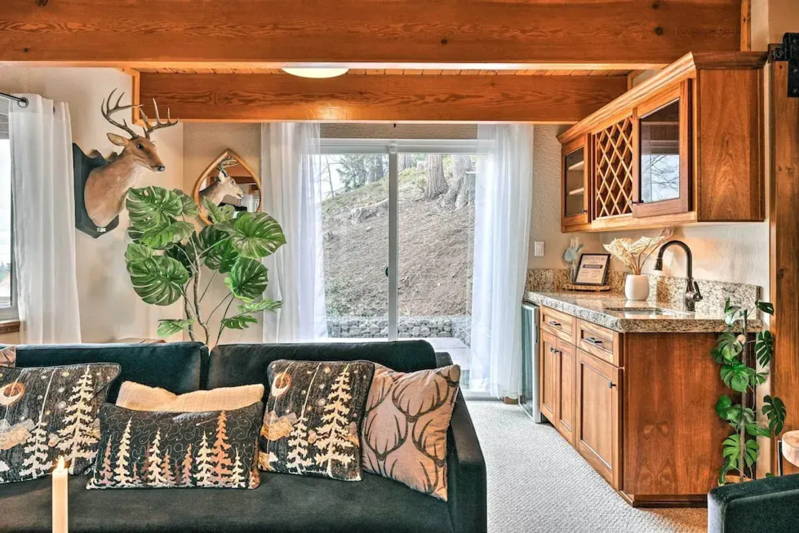 Hot Tub + Scenic Views: Luxury Twain Harte Cabin!