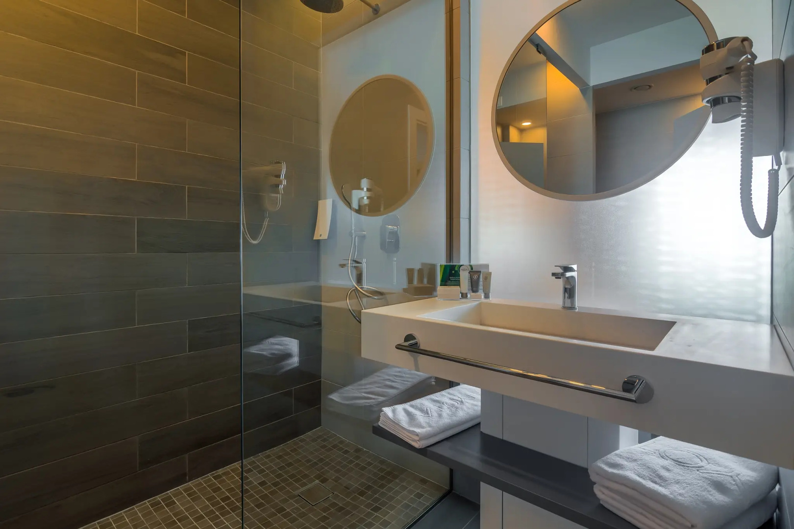 Nyota Hotel & Conference Center