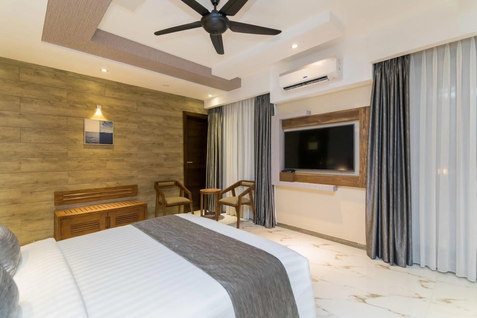 Отель Samann Grand