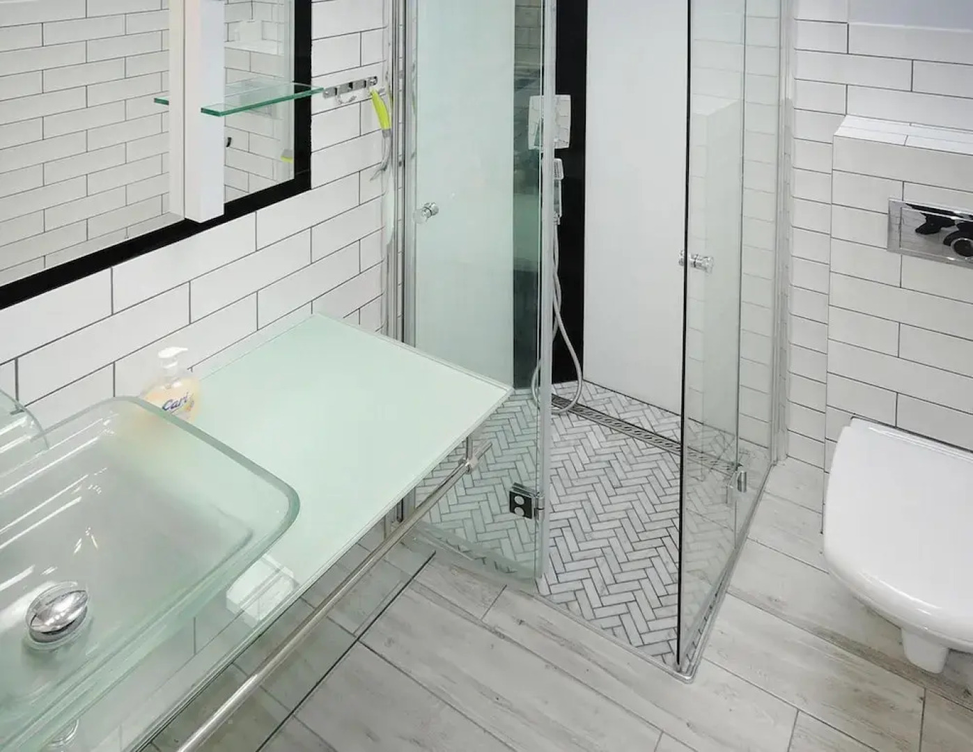 A Comfortable Holiday Home With a Swimming Pool and Jacuzzi in Miedzywodzie