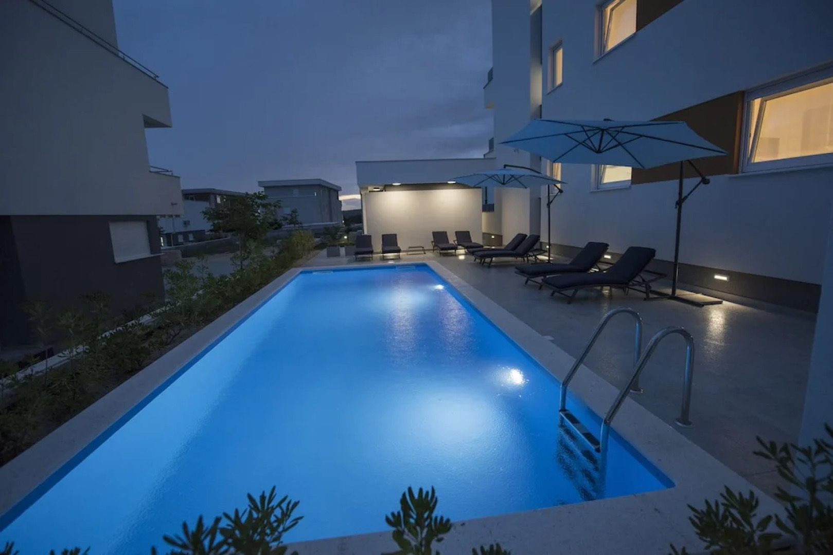 Pool Apartments & Rooms Mare