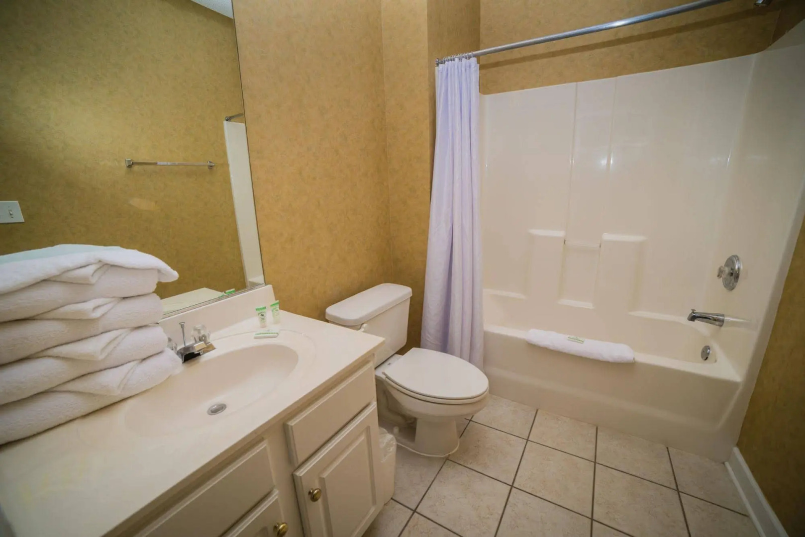 Barefoot Resort & Yacht Club