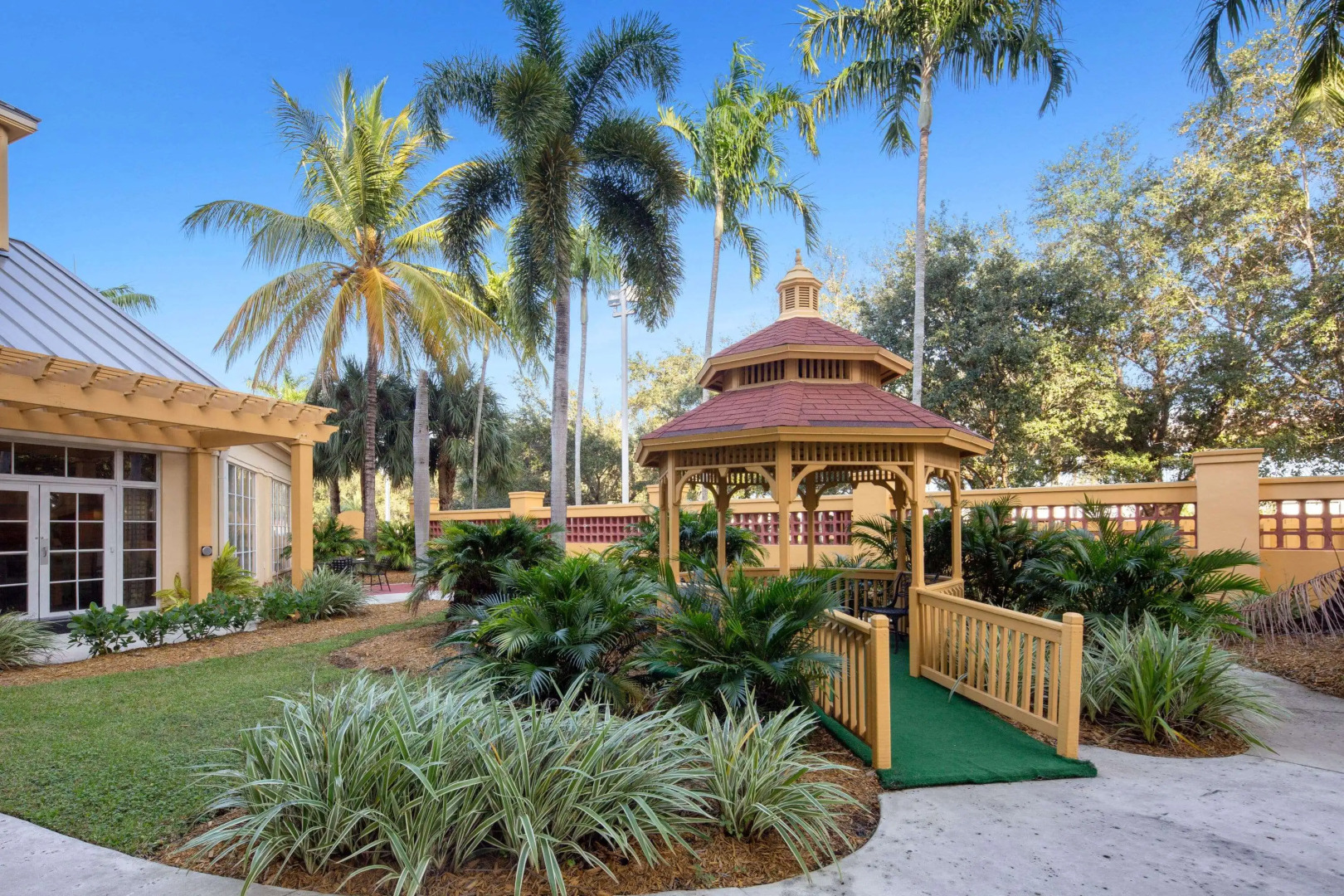 La Quinta Inn & Suites by Wyndham Miami Airport West