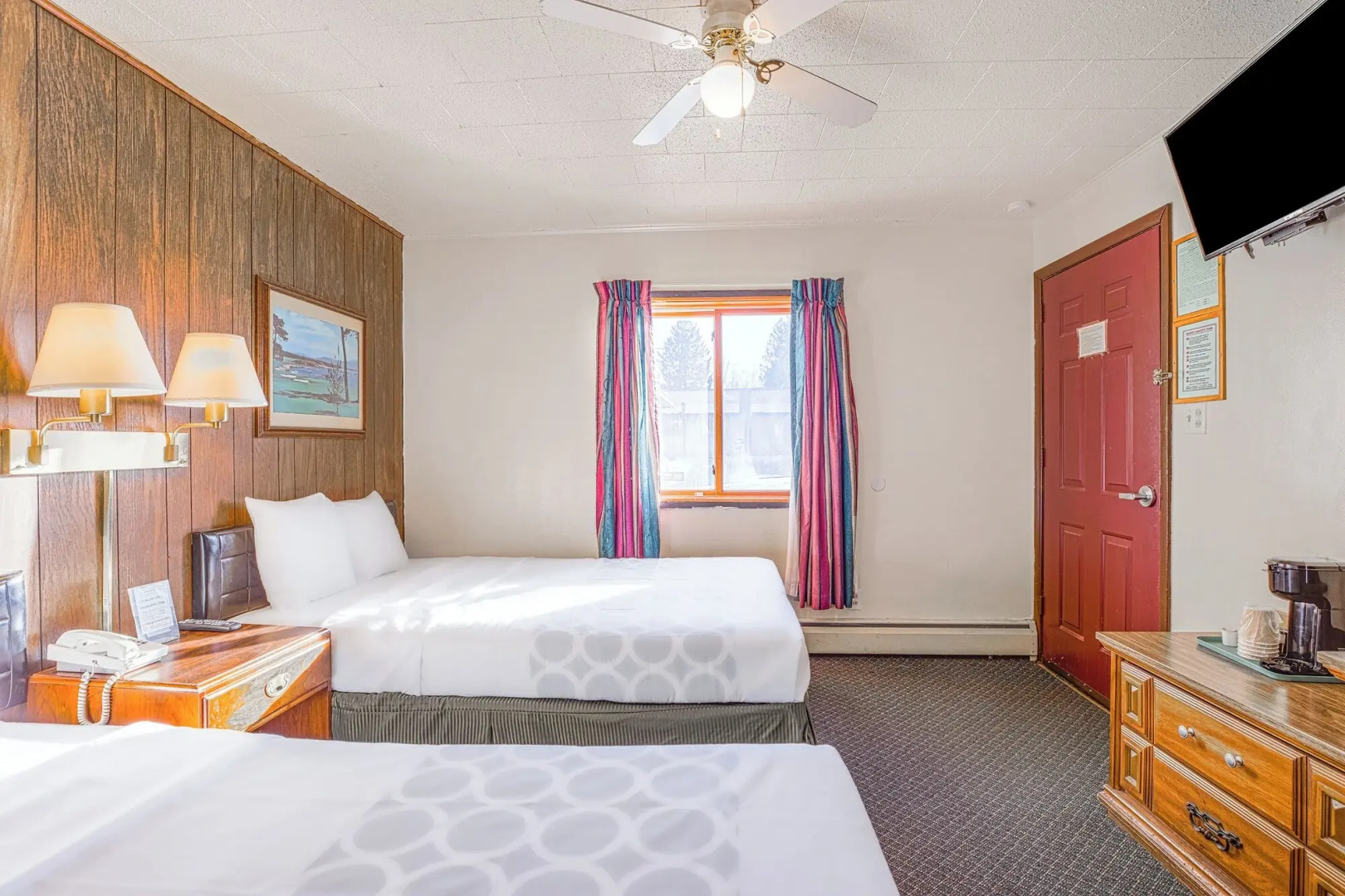 Love Hotels Silver Street by OYO at Hurley WI