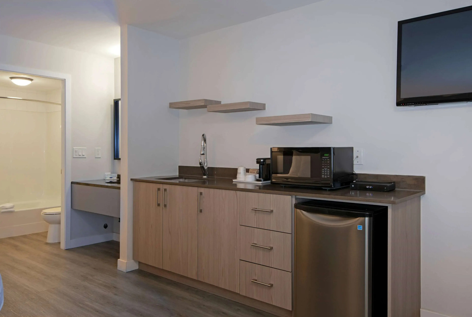 Travelodge by Wyndham Kamloops Mountview