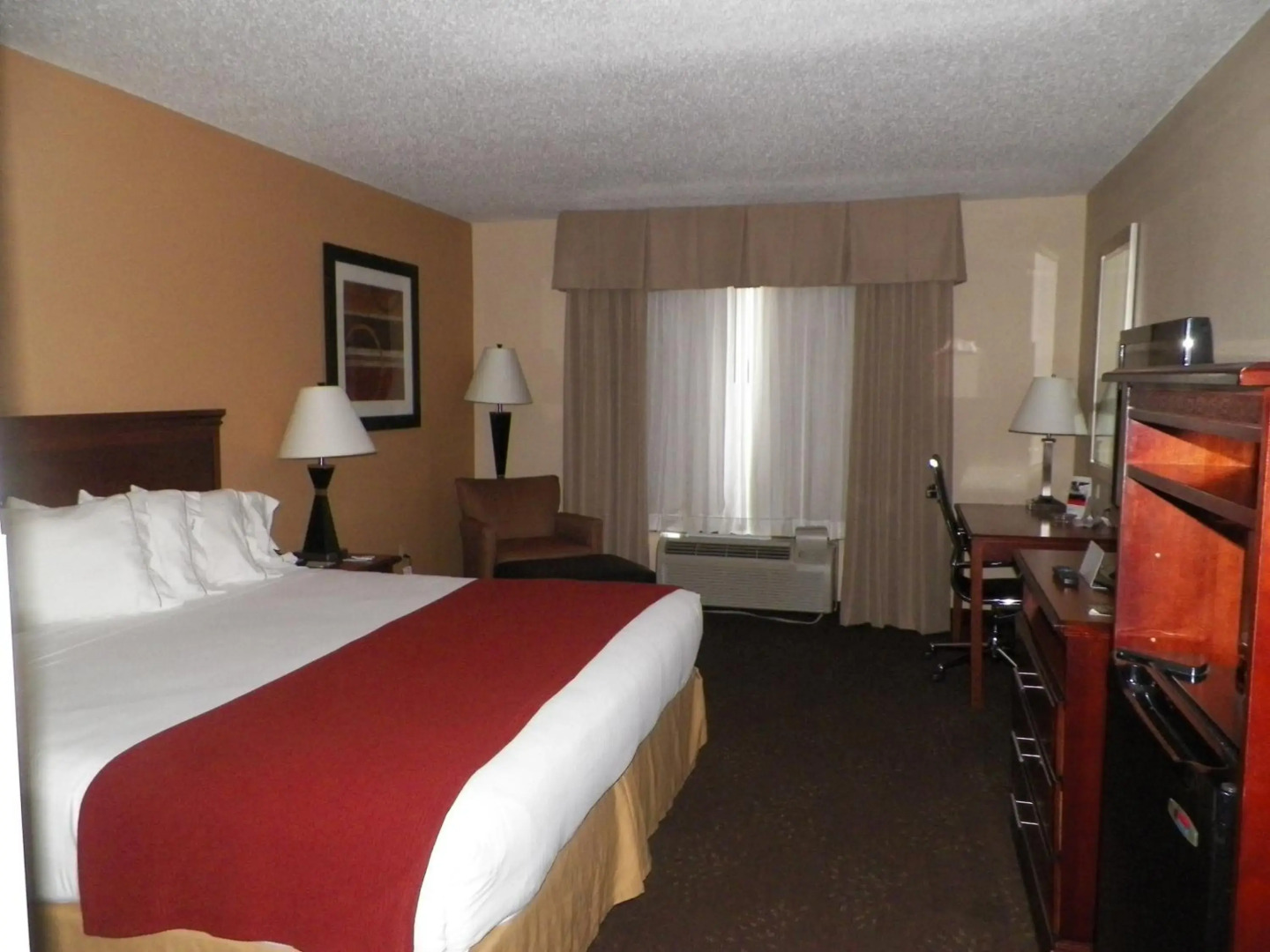 Holiday Inn Express Hotel & Suites FOREST