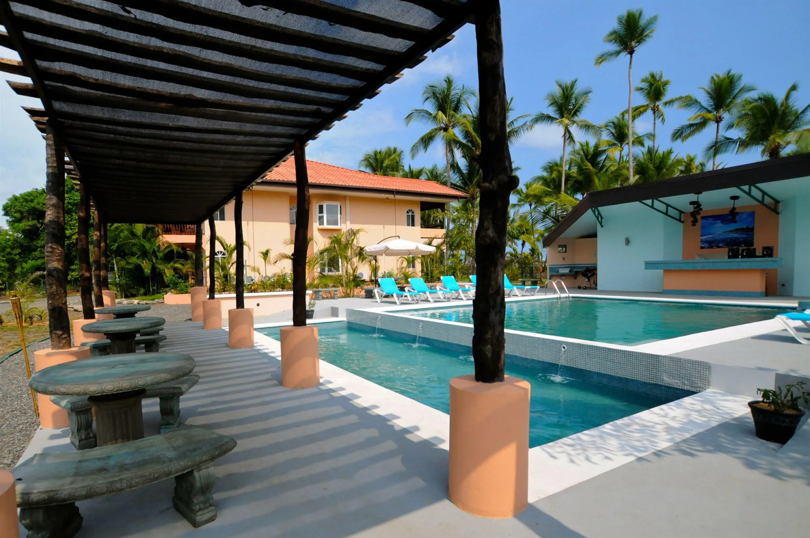 Hotel Cocomar Beachfront Hotel