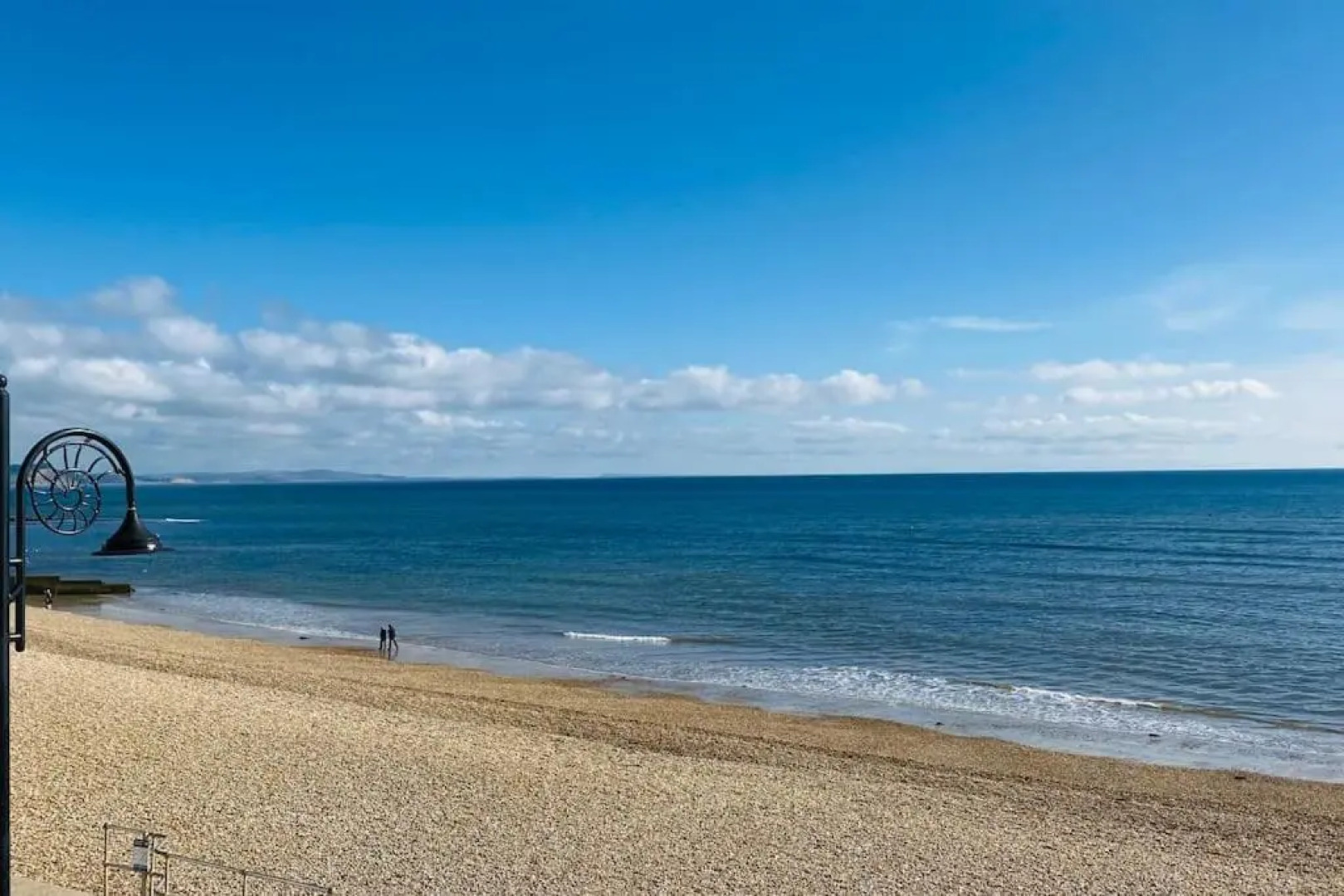 Benwick Cottage - Beachfront Thatched Cottage set on the marine parade with absolutely spectacular Sea views! Sleeps 4